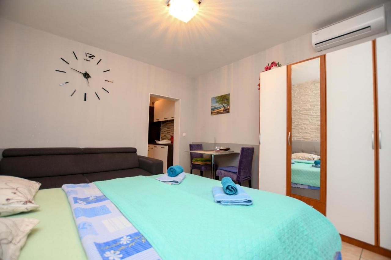 Apartment Camelia Poreč Exteriör bild