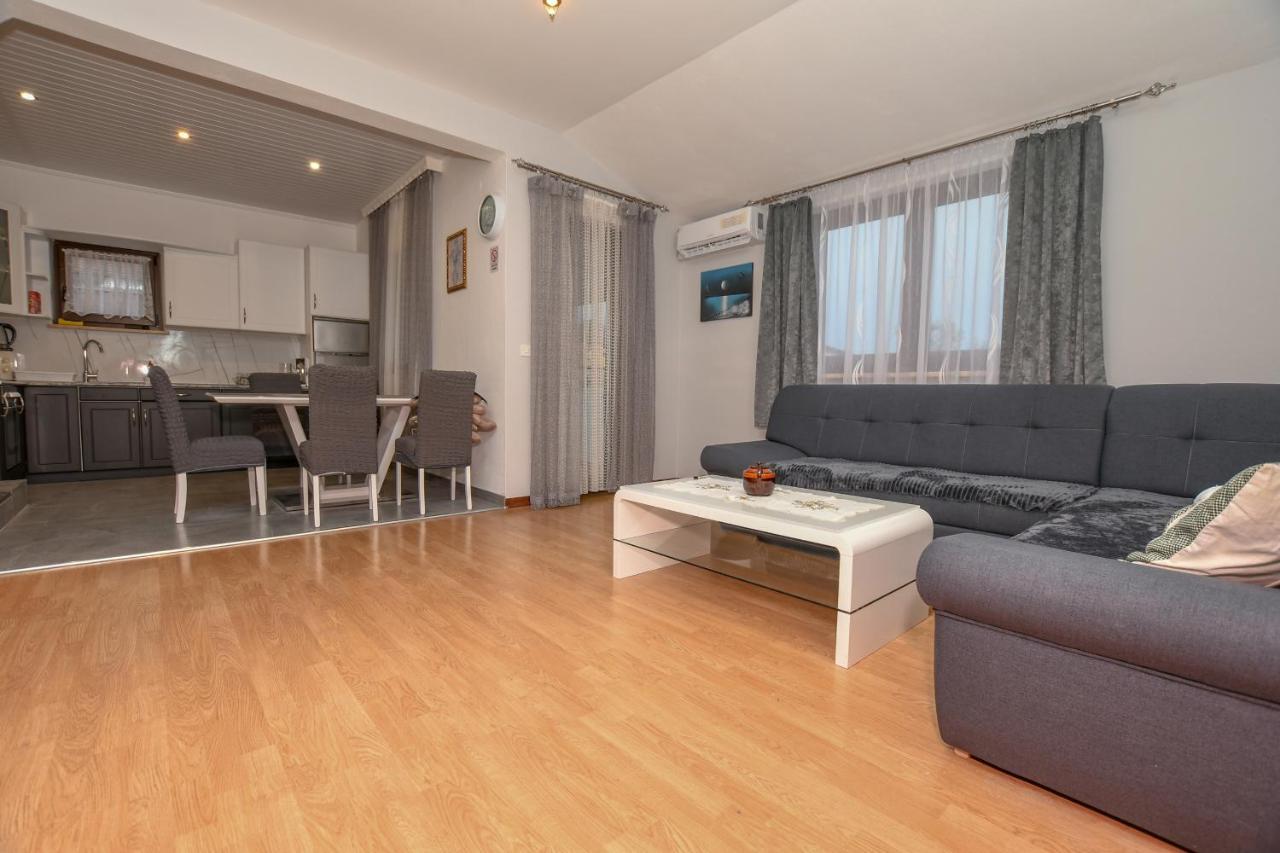 Apartment Camelia Poreč Exteriör bild